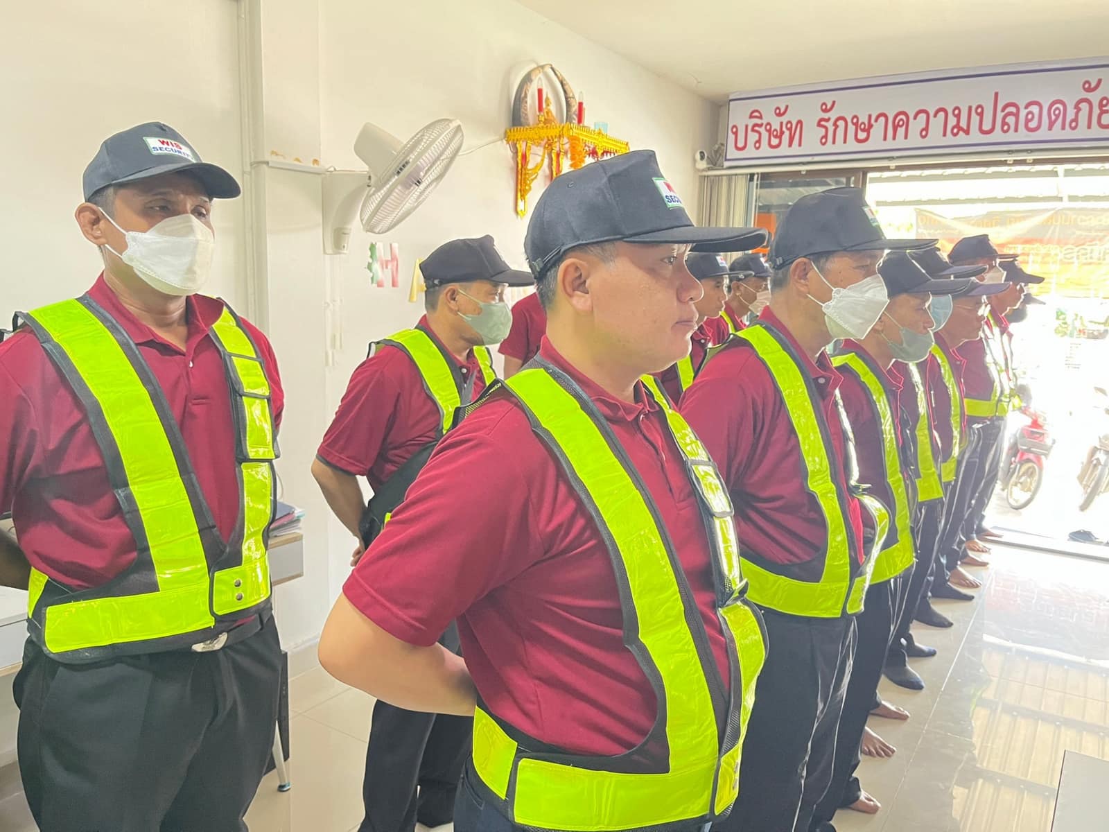 พนักงานรักษาความปลอดภัยวิศการ์ดจัดรูปแถว